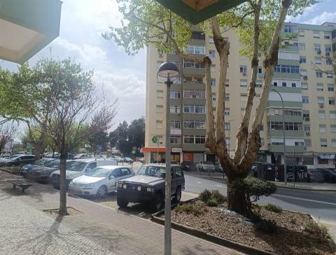 Apartamento T2 remodelado na Quinta do Mendes, Odivelas