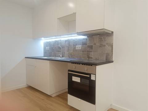 Apartamento T2 remodelado na Quinta do Mendes, Odivelas