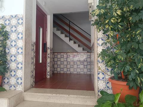 Apartamento T2 remodelado na Quinta do Mendes, Odivelas