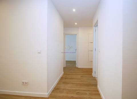 Apartamento T2 remodelado na Quinta do Mendes, Odivelas