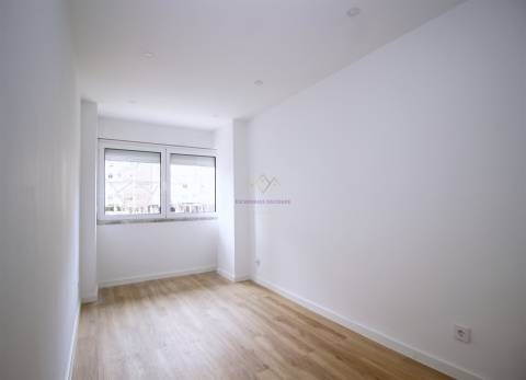 Apartamento T2 remodelado na Quinta do Mendes, Odivelas