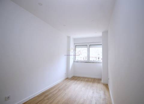 Apartamento T2 remodelado na Quinta do Mendes, Odivelas