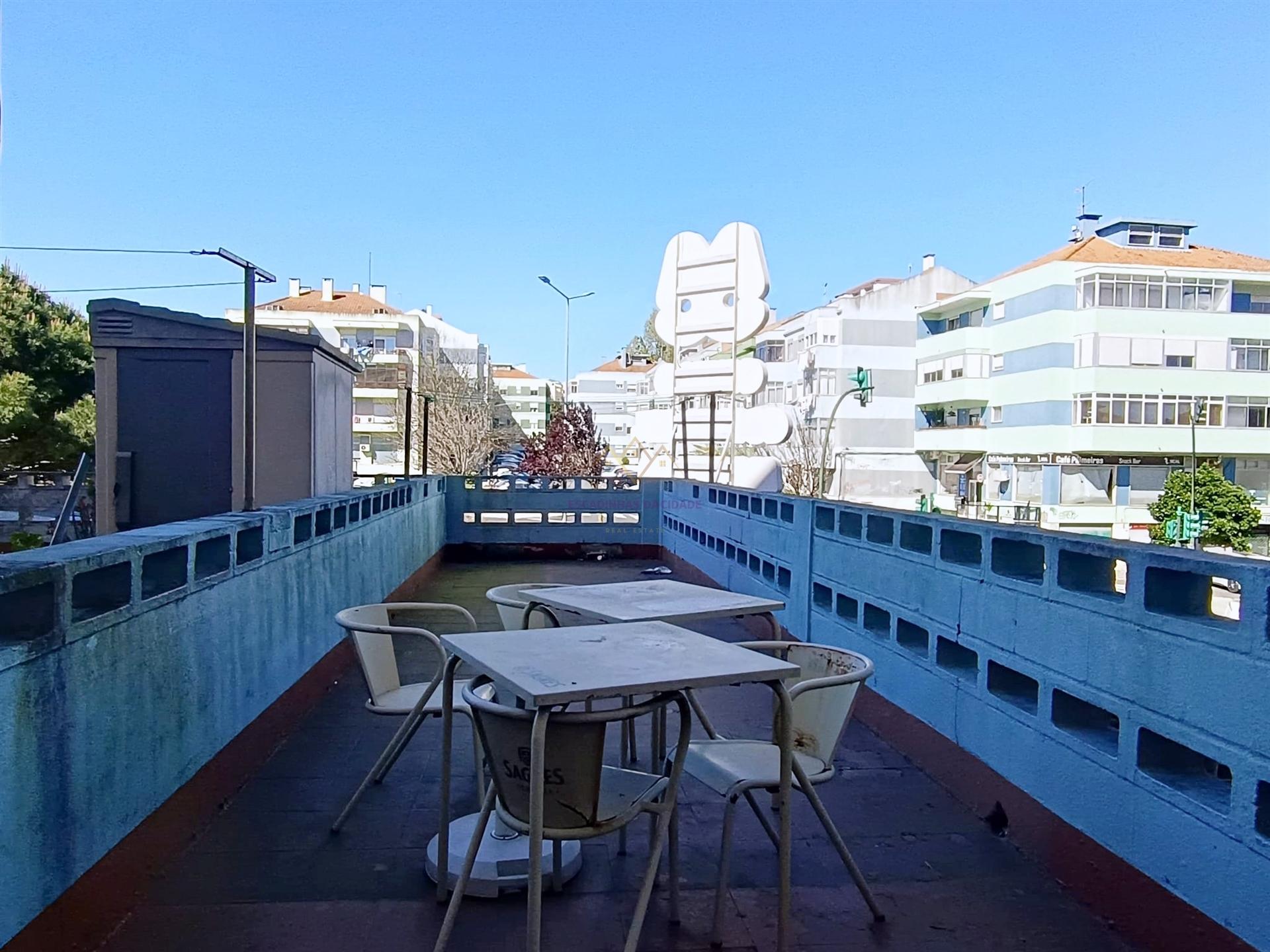 T3 com 2 Terraços em Massamá (junto ao Shopping)