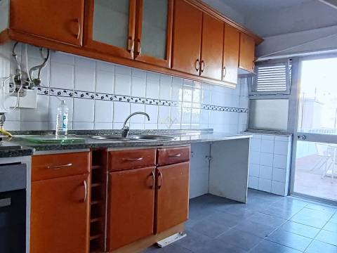 T3 com 2 Terraços em Massamá (junto ao Shopping)