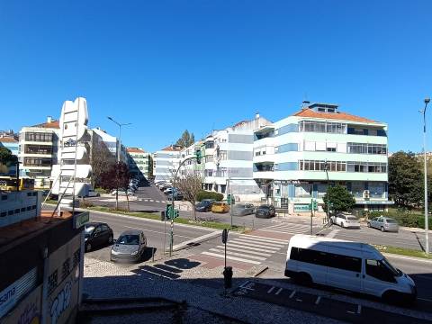 T3 com 2 Terraços em Massamá (junto ao Shopping)