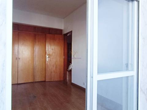 T3 com 2 Terraços em Massamá (junto ao Shopping)