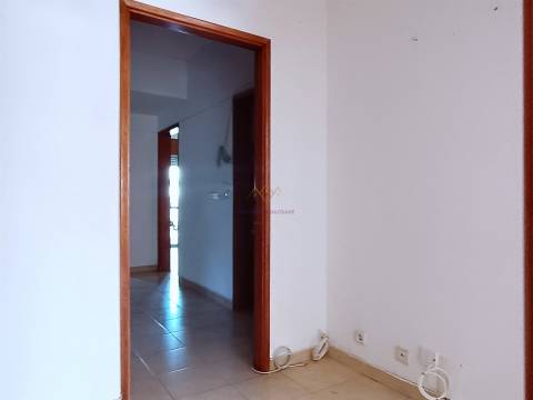 T3 com 2 Terraços em Massamá (junto ao Shopping)