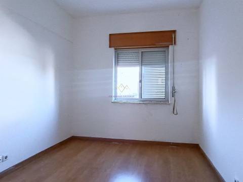 T3 com 2 Terraços em Massamá (junto ao Shopping)