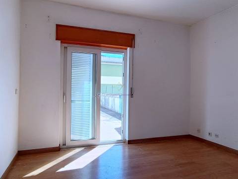 T3 com 2 Terraços em Massamá (junto ao Shopping)