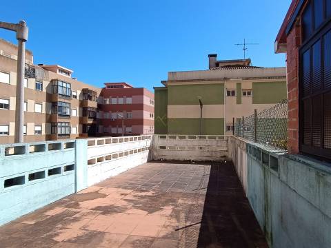 T3 com 2 Terraços em Massamá (junto ao Shopping)