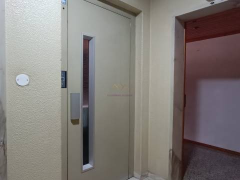 T3 com 2 Terraços em Massamá (junto ao Shopping)