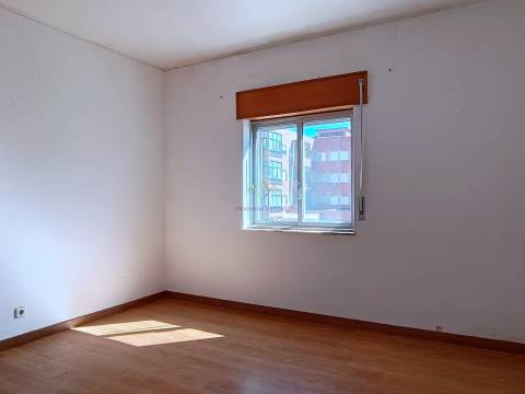 T3 com 2 Terraços em Massamá - em fase de remodelação