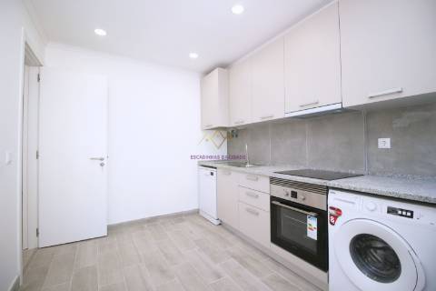 T3 com 2 Terraços em Massamá - em fase de remodelação