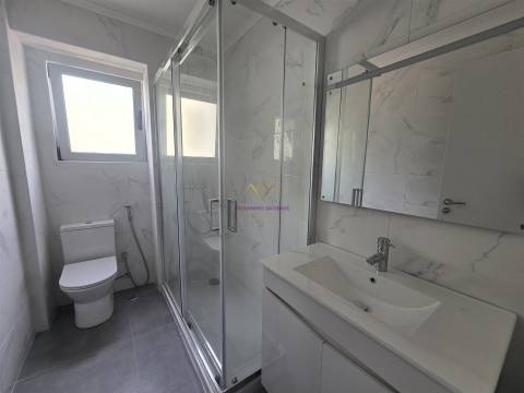 T3 com 2 Terraços em Massamá - em fase de remodelação