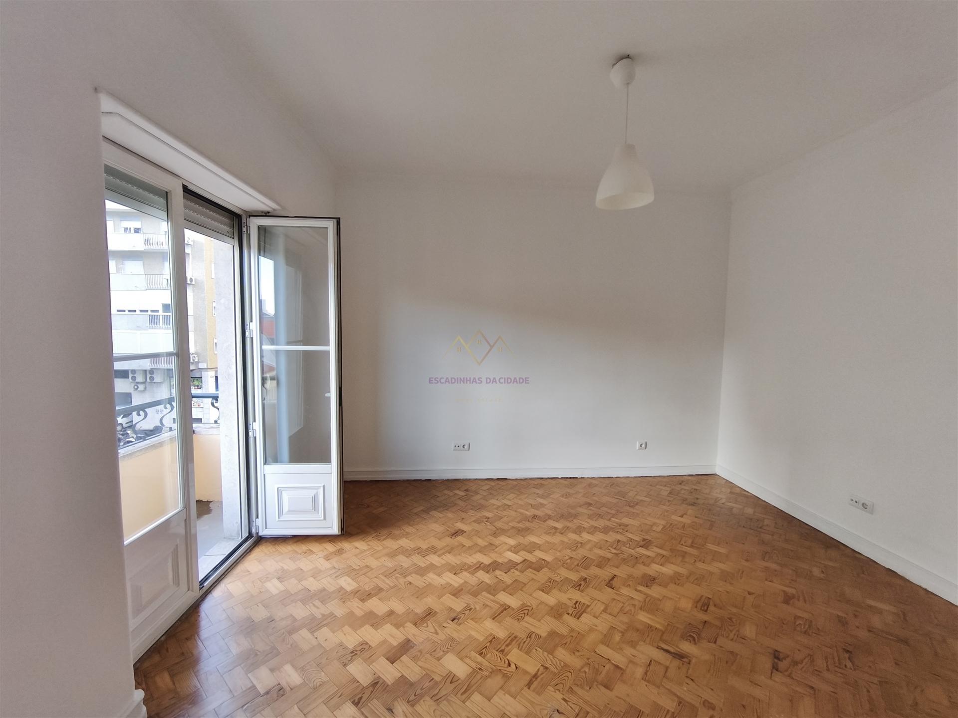 T3 Duplex na Graça a 7 min do Metro e Comboio