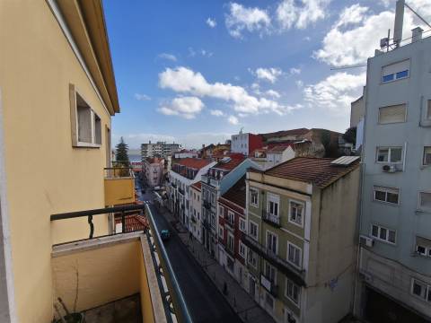 T3 Duplex na Graça a 7 min do Metro e Comboio