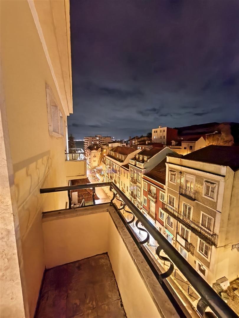 T3 Duplex na Graça a 7 min do Metro e Comboio