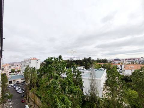 T3 de charme totalmente remodelado com Vista para Monsanto e Mata de  Benfica