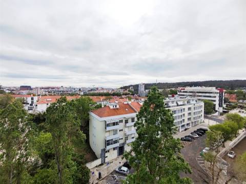 T3 de charme totalmente remodelado com Vista para Monsanto e Mata de  Benfica