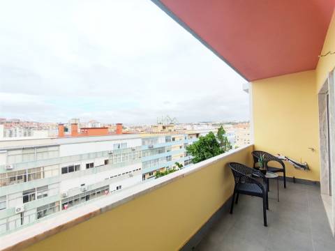 T3 de charme totalmente remodelado com Vista para Monsanto e Mata de  Benfica