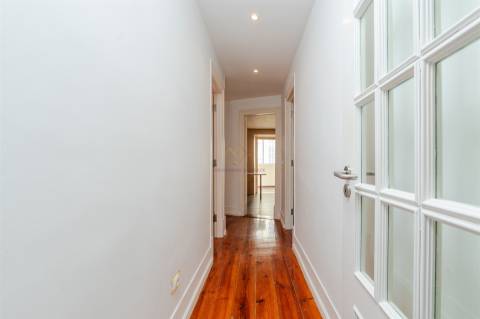 Charme na Lapa – T2+2 com Espaços Flexíveis e Vista Rio