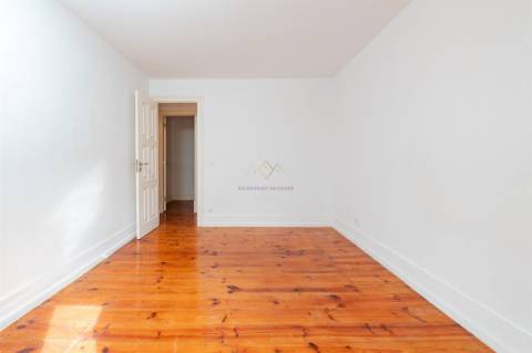 Charme na Lapa – T2+2 com Espaços Flexíveis e Vista Rio