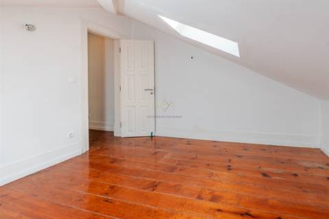 Charme na Lapa – T2+2 com Espaços Flexíveis e Vista Rio