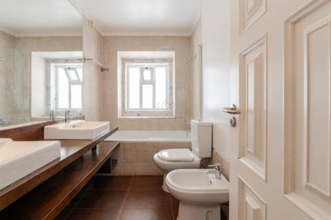 Charme na Lapa – T2+2 com Espaços Flexíveis e Vista Rio