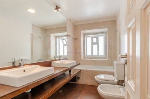 Charme na Lapa – T2+2 com Espaços Flexíveis e Vista Rio