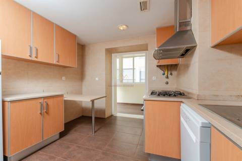 Charme na Lapa – T2+2 com Espaços Flexíveis e Vista Rio