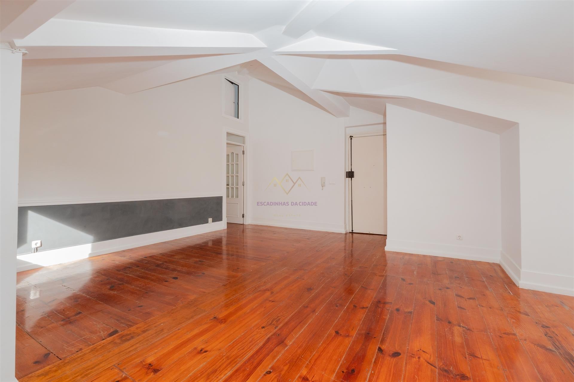 Charme na Lapa – T2+2 com Espaços Flexíveis e Vista Rio