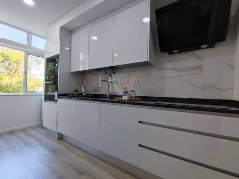 T3 de charme totalmente remodelado com Vista para Monsanto e Mata de  Benfica