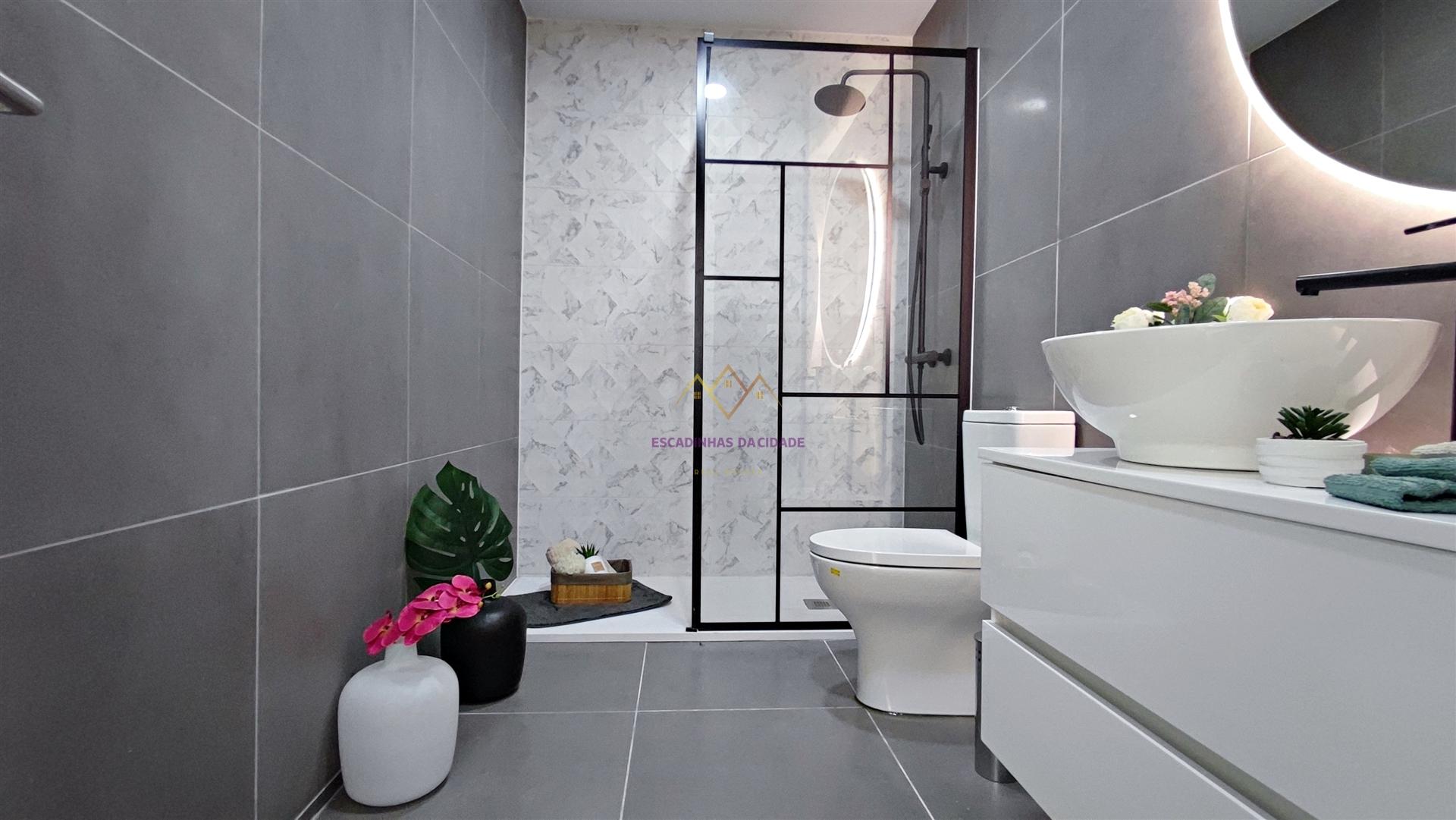 T3 de charme totalmente remodelado com Vista para Monsanto e Mata de  Benfica