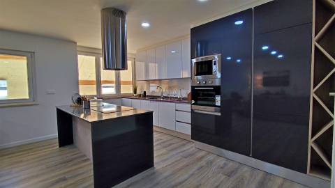 T3 de charme totalmente remodelado com Vista para Monsanto e Mata de  Benfica