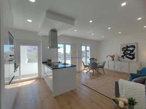 Apartamento T3 remodelado, mobilado e equipado, na melhor localização de Benfica