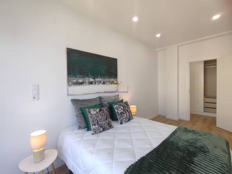 Apartamento T3 remodelado, mobilado e equipado, na melhor localização de Benfica