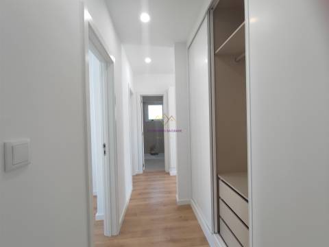 Apartamento T3 remodelado, mobilado e equipado, na melhor localização de Benfica