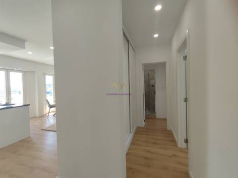 Apartamento T3 remodelado, mobilado e equipado, na melhor localização de Benfica