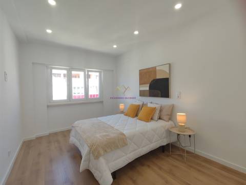 Apartamento T3 remodelado, mobilado e equipado, na melhor localização de Benfica
