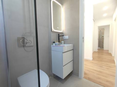 Apartamento T3 remodelado, mobilado e equipado, na melhor localização de Benfica