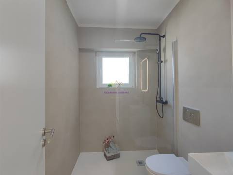 Apartamento T3 remodelado, mobilado e equipado, na melhor localização de Benfica