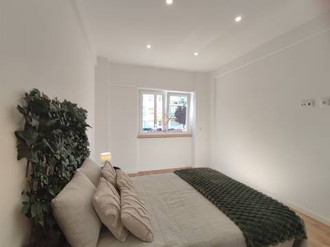 Apartamento T2 totalmente remodelado em Benfica