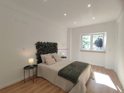 Apartamento T2 totalmente remodelado em Benfica
