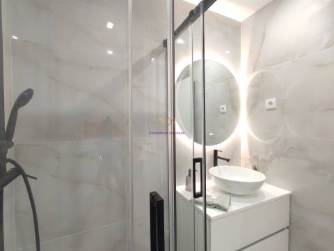 Apartamento T2 totalmente remodelado em Benfica