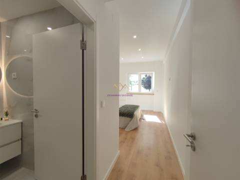 Apartamento T2 totalmente remodelado em Benfica