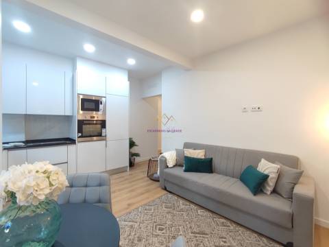 Apartamento T2 totalmente remodelado em Benfica