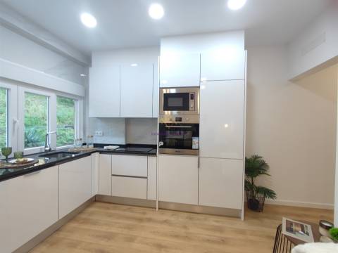 Apartamento T2 totalmente remodelado em Benfica