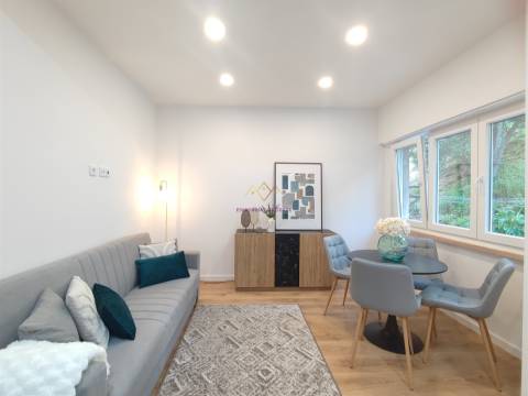 Apartamento T2 totalmente remodelado em Benfica