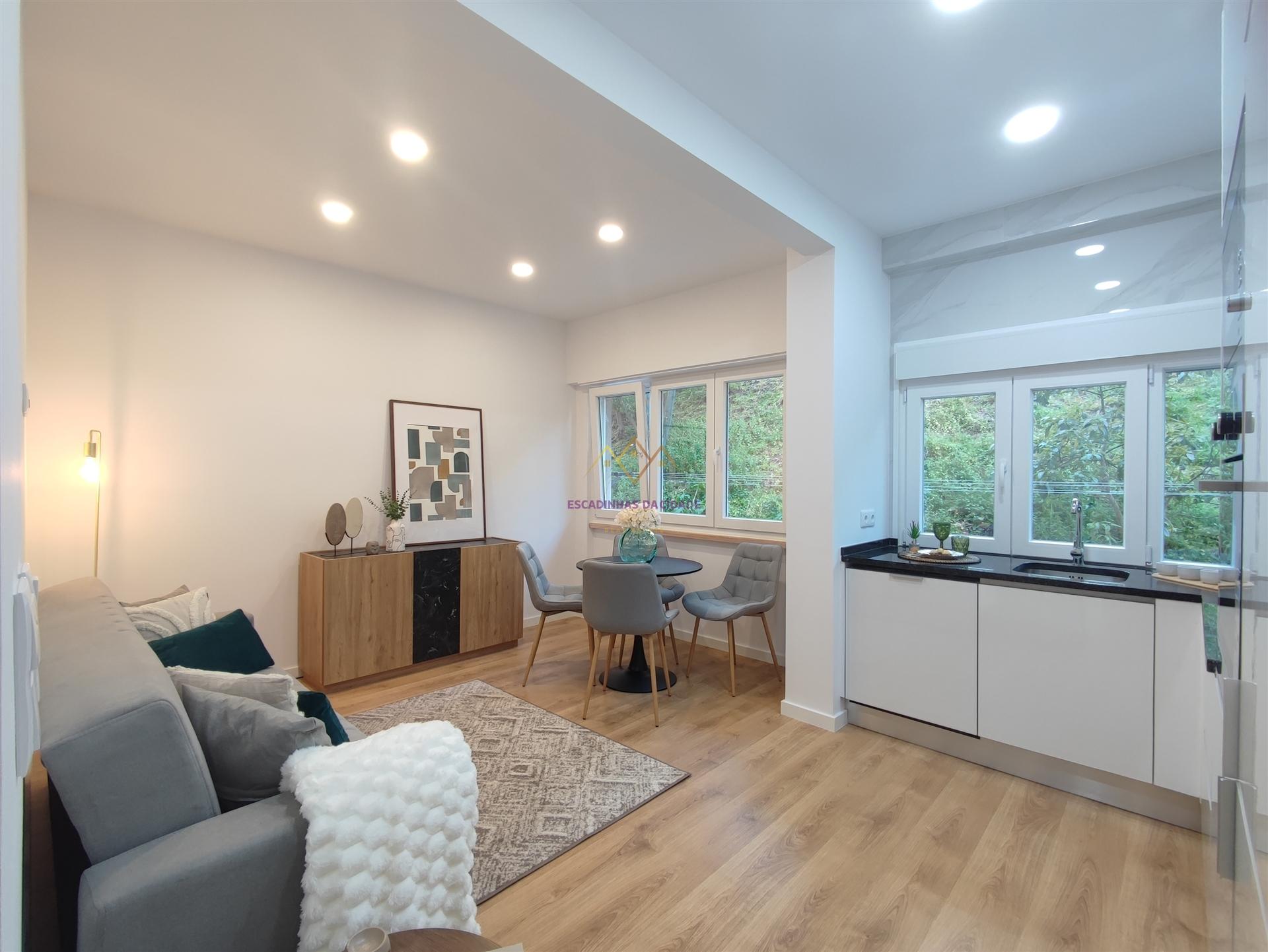 Apartamento T2 totalmente remodelado em Benfica