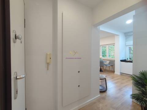 Apartamento T2 totalmente remodelado em Benfica